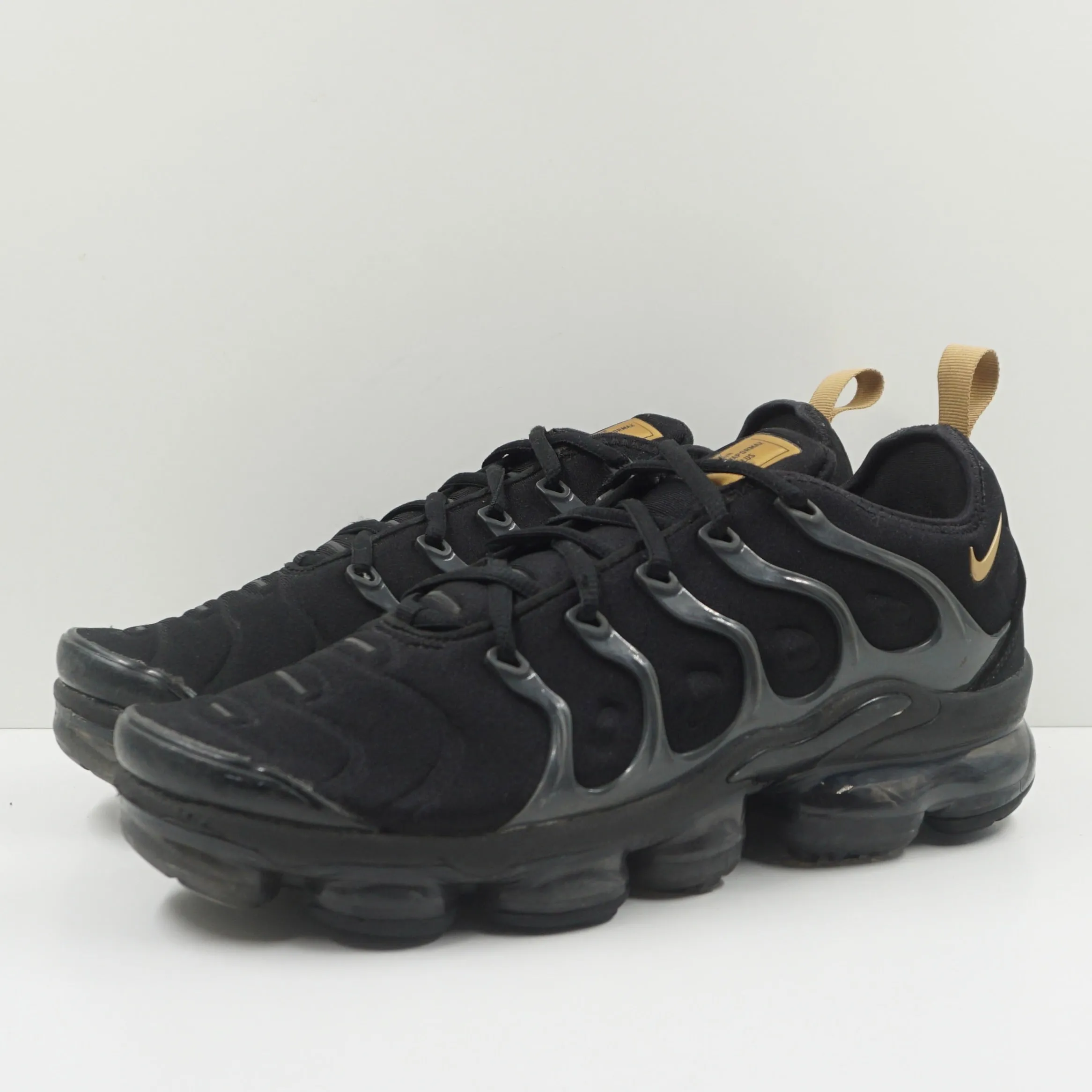 Nike Air VaporMax Plus Black Metallic Gold Anthracite